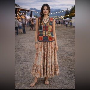 VINTAGE HAND KNIT Portraits SOUTHWEST BOHO KNIT VEST size L.